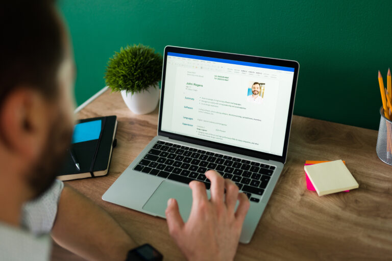 How to Create a Professional CV With Al for Jobs Abroad: Free Template for Nigerians